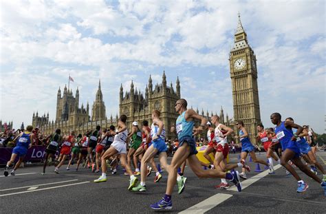 what time does the london marathon start